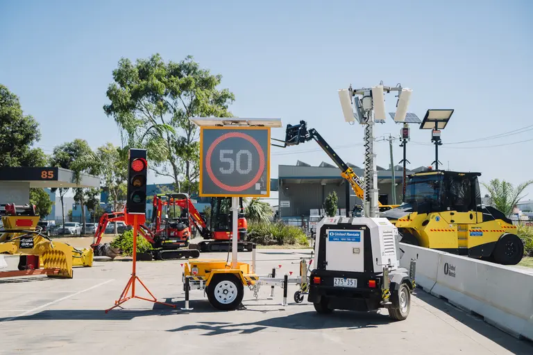 traffic lights on trailer and speed sign on trailer and spotlighst on trailer