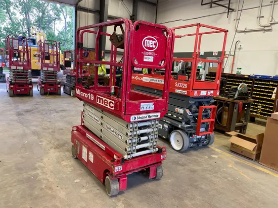 2018 MEC MICRO 19 Scissor Lift