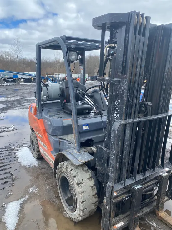 2019 Toyota 8FGU30 Warehouse Forklift