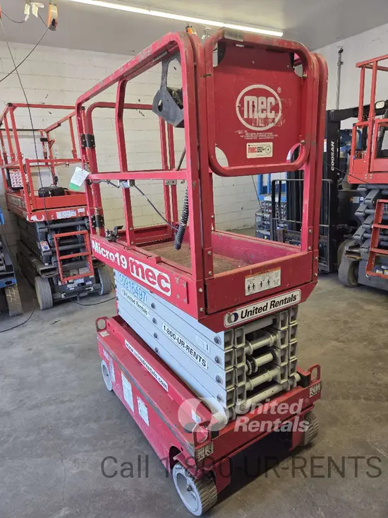 2019 MEC MICRO 19 Scissor Lift