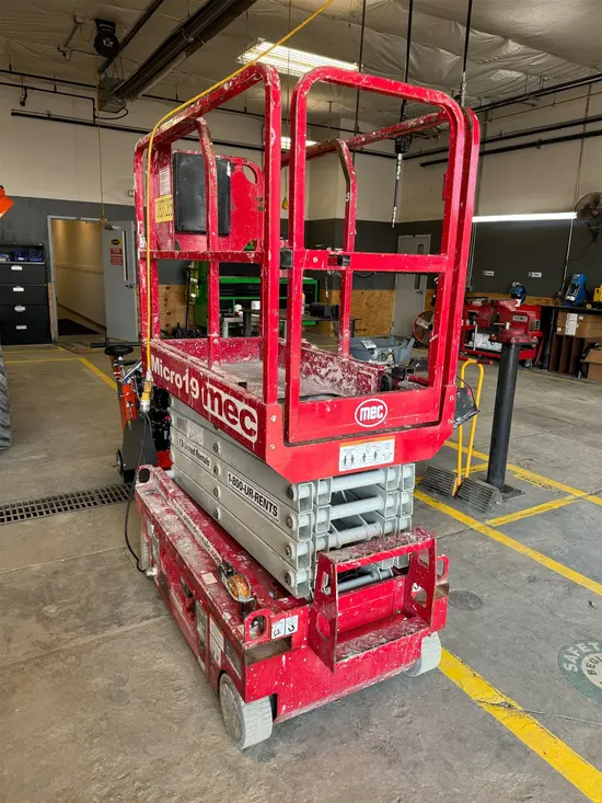 2018 MEC MICRO 19 Scissor Lift