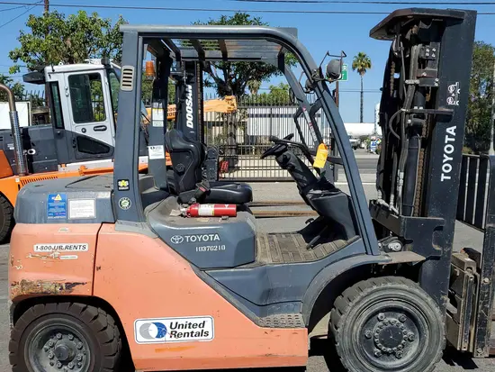 2015 Toyota 8FD35U Warehouse Forklift