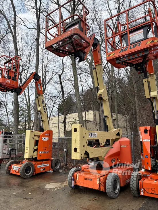 2012 JLG E400AJPN Articulating Boom Lift