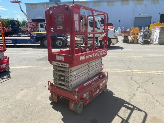 2018 MEC MICRO 19 Scissor Lift