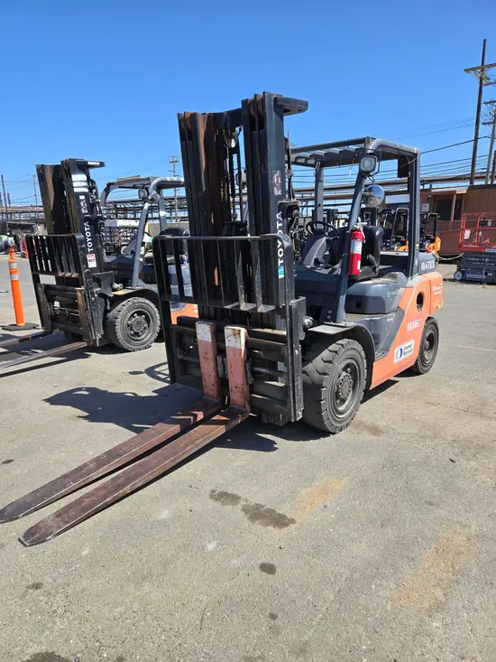 2016 Toyota 8FD35U Warehouse Forklift