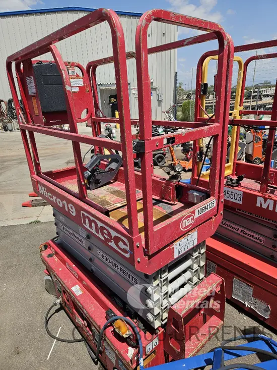2017 MEC MICRO 19 Scissor Lift