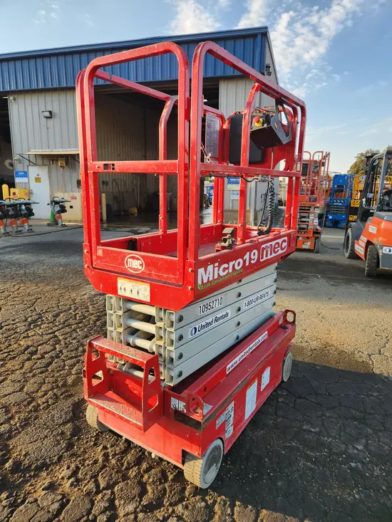 2019 MEC MICRO 19 Scissor Lift