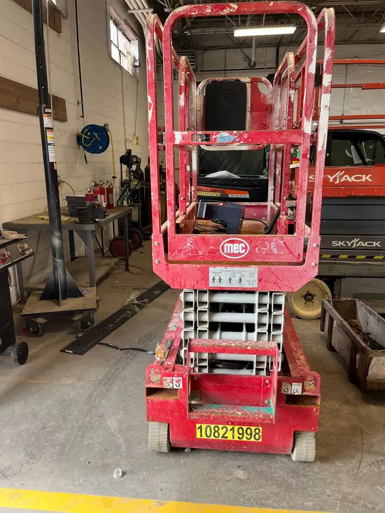 2018 MEC MICRO 19 Scissor Lift