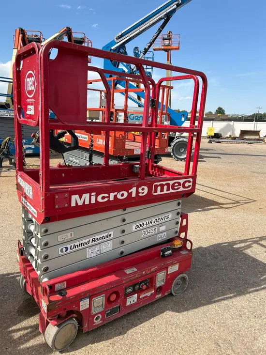 2018 MEC MICRO 19 Scissor Lift