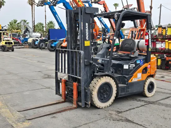 2019 Doosan G25P-7DF Warehouse Forklift