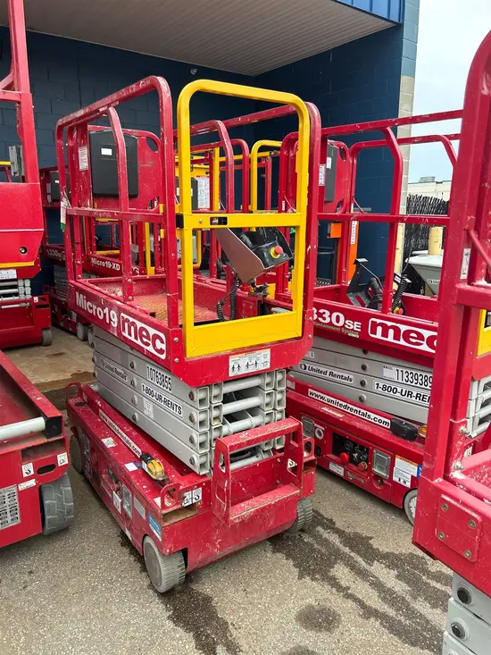 2018 MEC MICRO 19 Scissor Lift