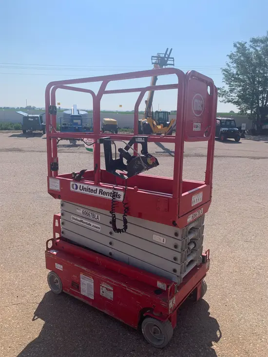 2018 MEC MICRO 19 Scissor Lift