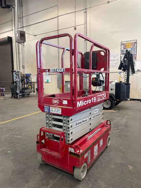 2018 MEC MICRO 19 Scissor Lift