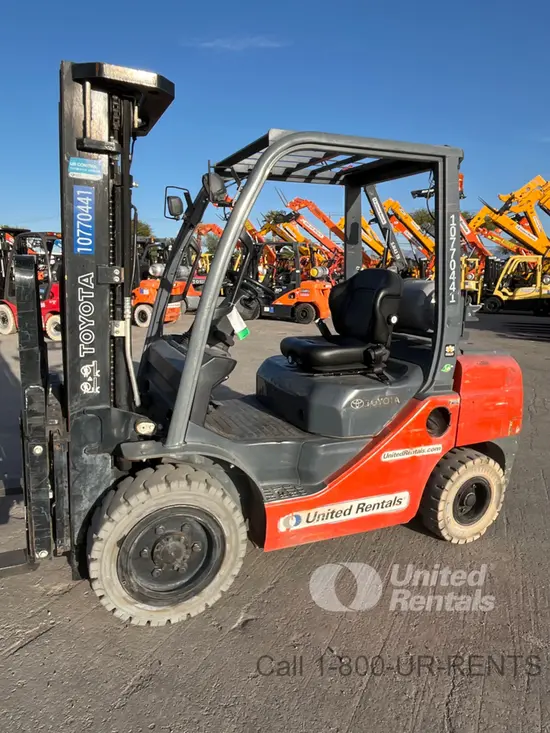2018 Toyota 8FGU30 Warehouse Forklift