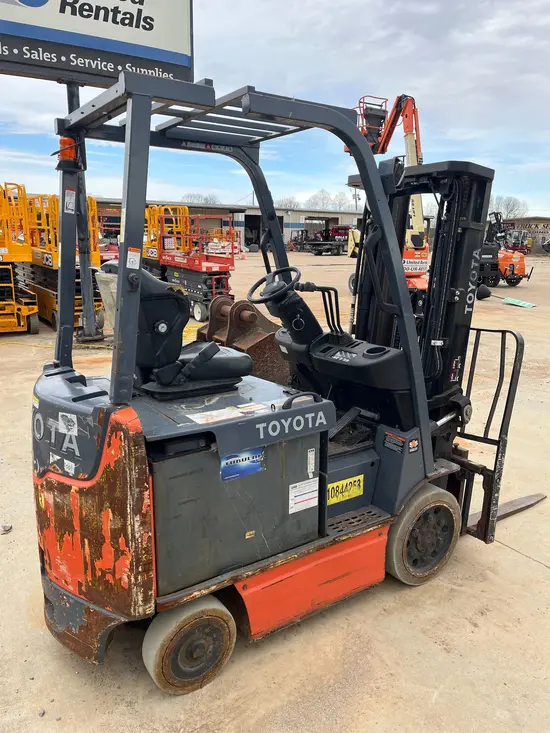 2018 Toyota 8FBCU25 Warehouse Forklift