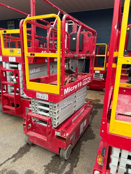 2018 MEC MICRO 19 Scissor Lift