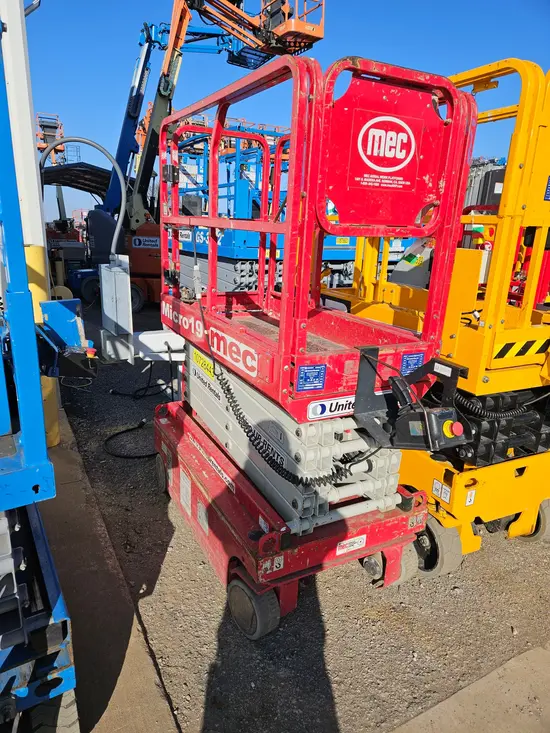 2018 MEC MICRO 19 Scissor Lift