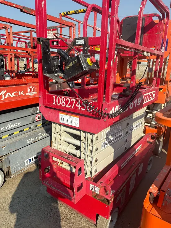 2018 MEC MICRO 19 Scissor Lift