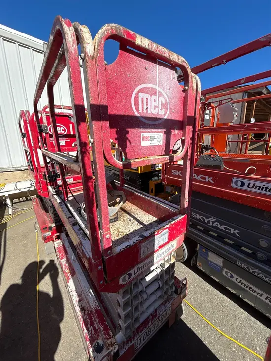 2018 MEC MICRO 19 Scissor Lift