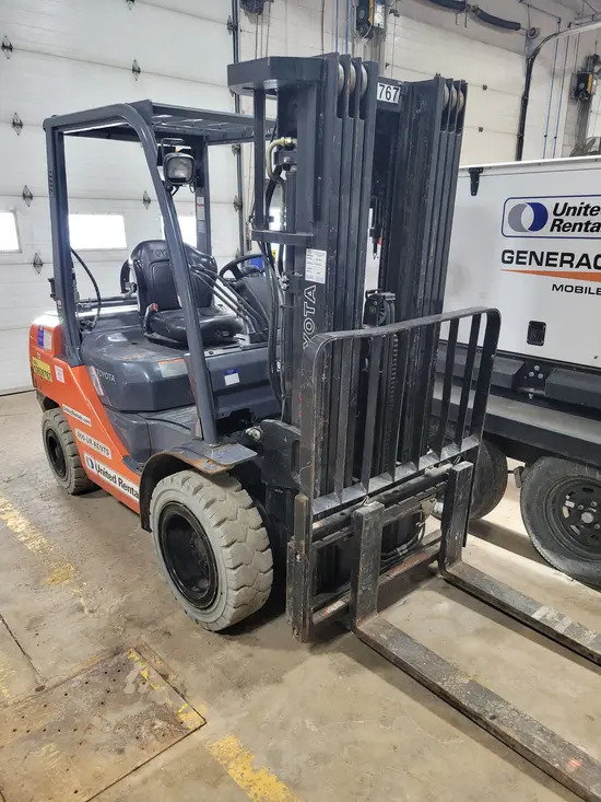 2019 Toyota 8FGU30 Warehouse Forklift