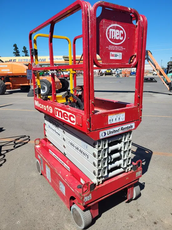 2018 MEC MICRO 19 Scissor Lift