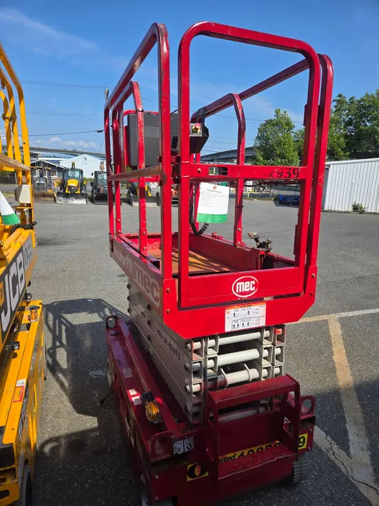 2018 MEC MICRO 19 Scissor Lift