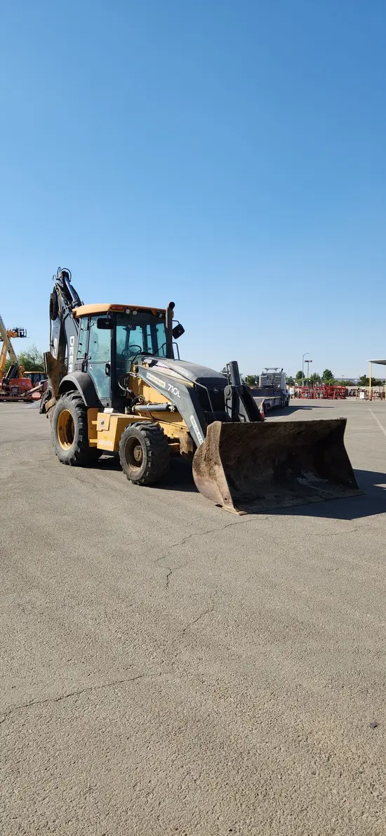 2019 John Deere 710L Backhoe Loader