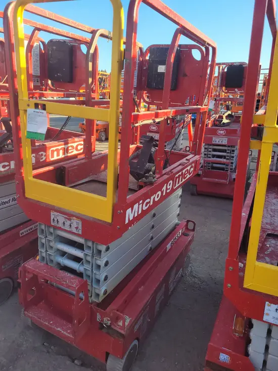 2018 MEC MICRO 19 Scissor Lift