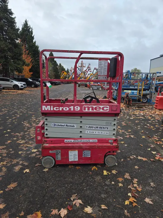 2018 MEC MICRO 19 Scissor Lift