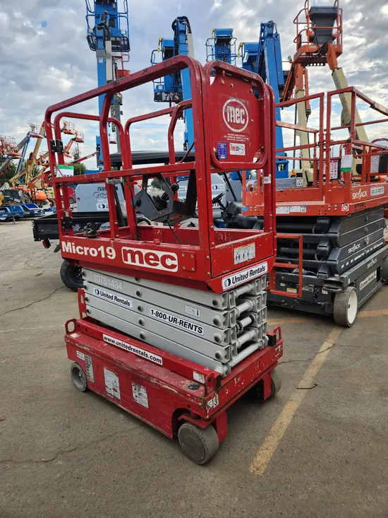 2018 MEC MICRO 19 Scissor Lift
