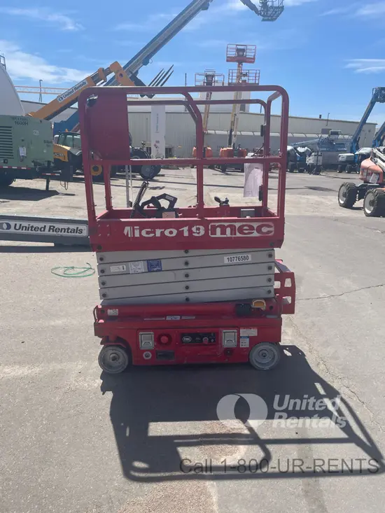 2018 MEC MICRO 19 Scissor Lift