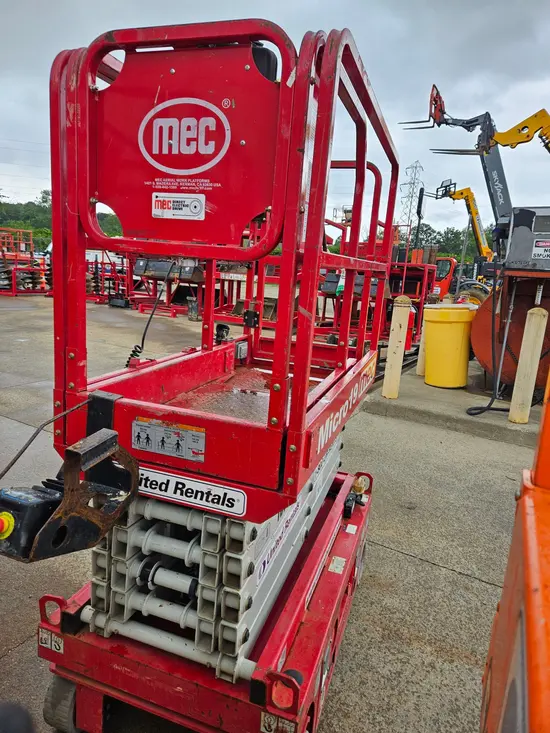 2018 MEC MICRO 19 Scissor Lift