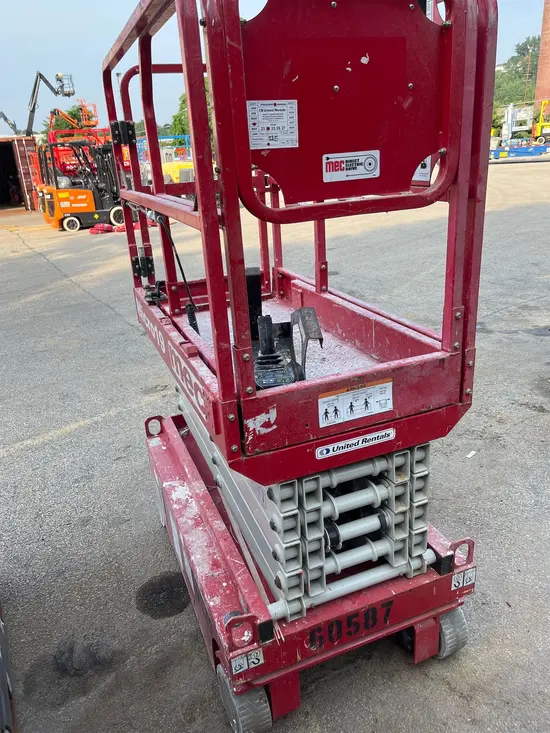 2018 MEC MICRO 19 Scissor Lift