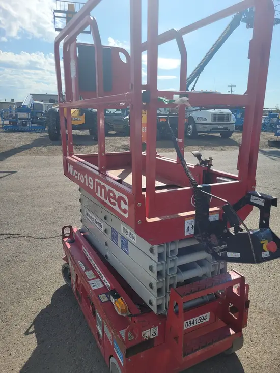 2018 MEC MICRO 19 Scissor Lift