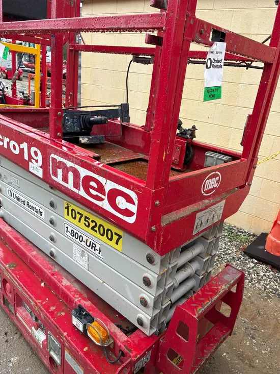2018 MEC MICRO 19 Scissor Lift