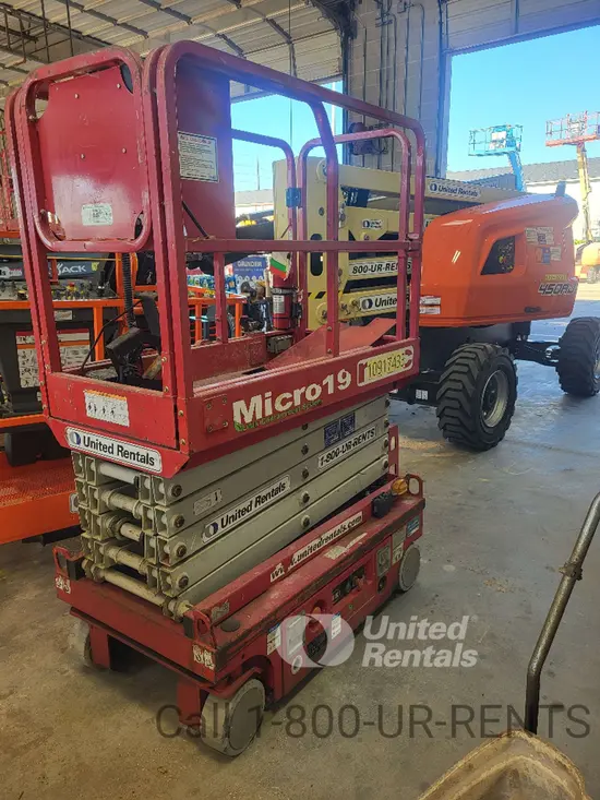 2019 MEC MICRO 19 Scissor Lift