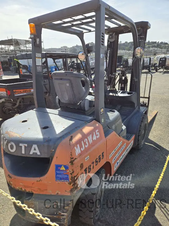 2018 Toyota 8FDU30 Warehouse Forklift