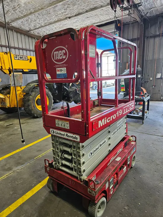 2018 MEC MICRO 19 Scissor Lift