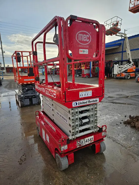 2018 MEC MICRO 19 Scissor Lift