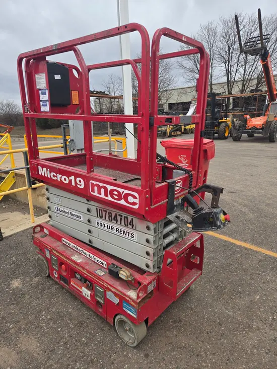 2018 MEC MICRO 19 Scissor Lift