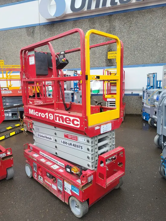 2018 MEC MICRO 19 Scissor Lift
