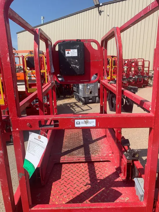 2018 MEC MICRO 19 Scissor Lift