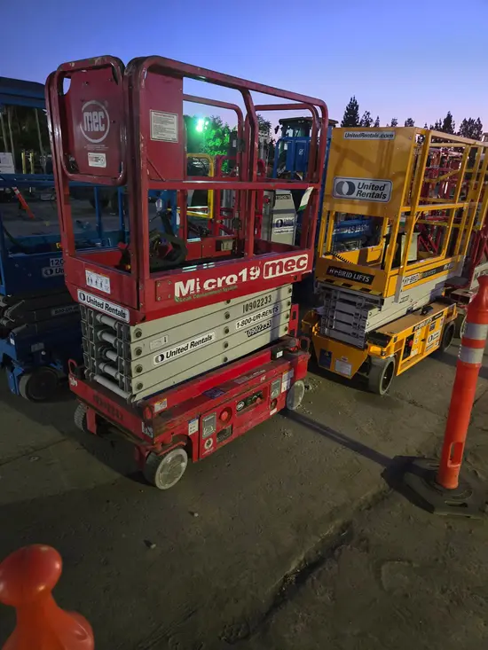2019 MEC MICRO 19 Scissor Lift