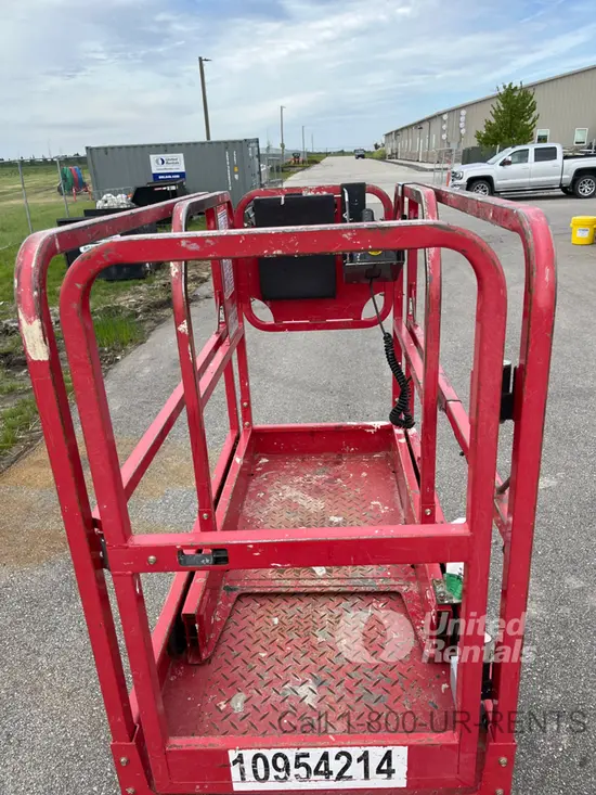 2019 MEC MICRO 19 Scissor Lift