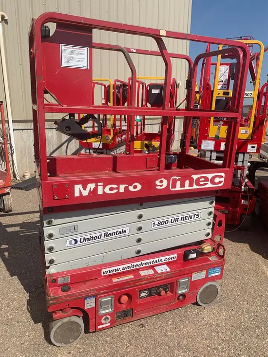 2018 MEC MICRO 19 Scissor Lift