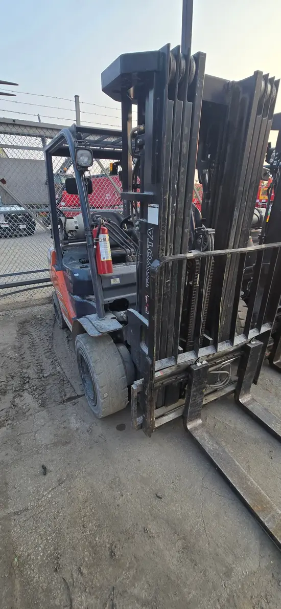 2018 Toyota 8FGU30 Warehouse Forklift