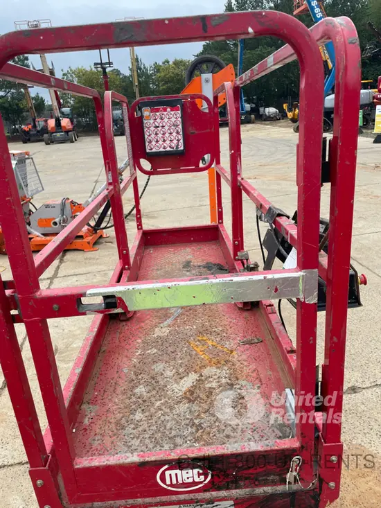 2018 MEC MICRO 19 Scissor Lift