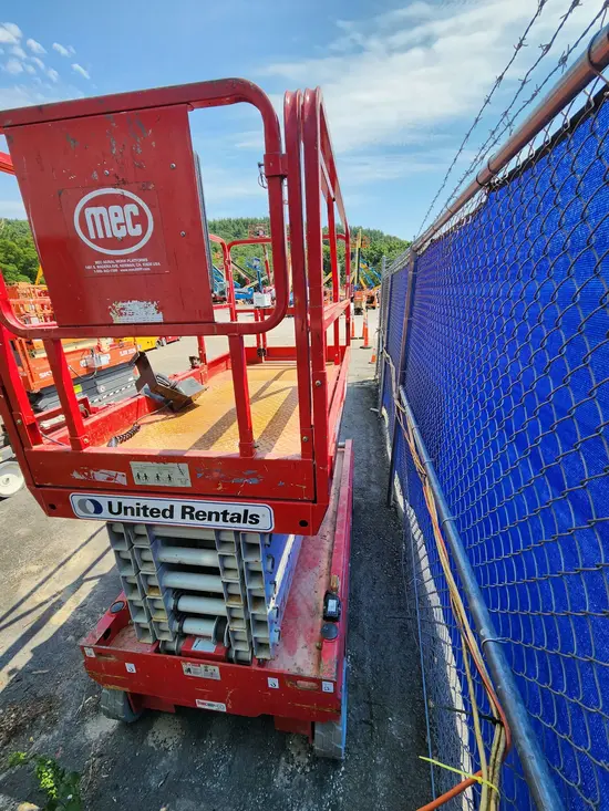 2017 MEC 4046SE Scissor Lift