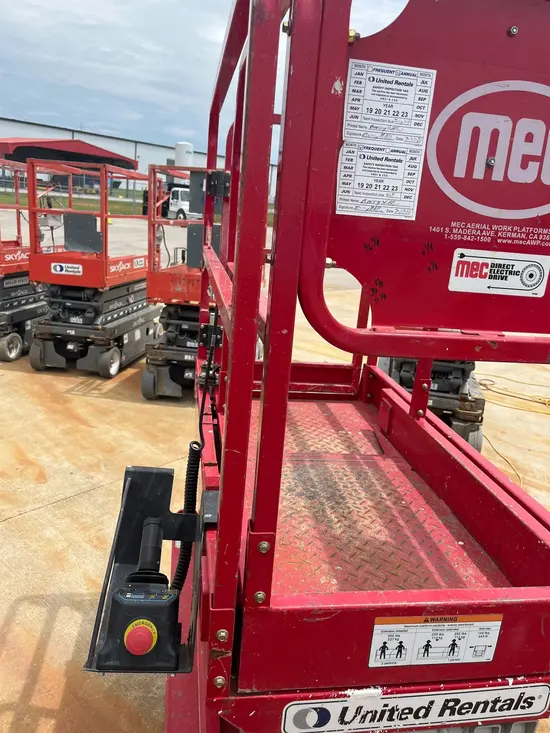 2018 MEC MICRO 19 Scissor Lift