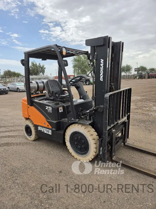 2020 Doosan G25N-7DF Warehouse Forklift